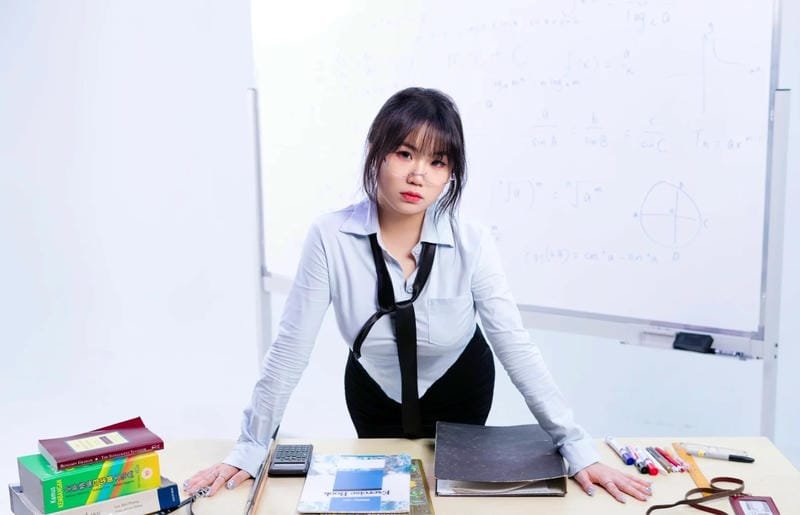 hình ảnh cosplay cô giáo 11