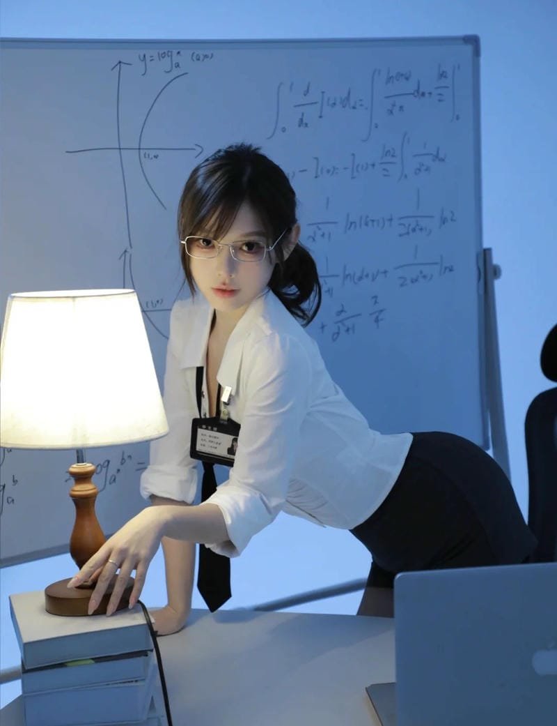 hình ảnh cosplay cô giáo 2
