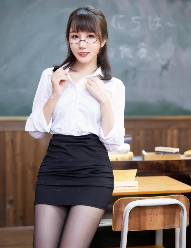 hình ảnh cosplay cô giáo 22