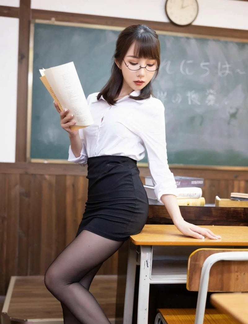 hình ảnh cosplay cô giáo 24