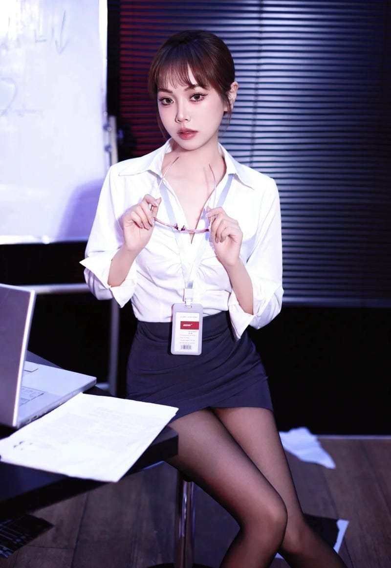 hình ảnh cosplay cô giáo 6