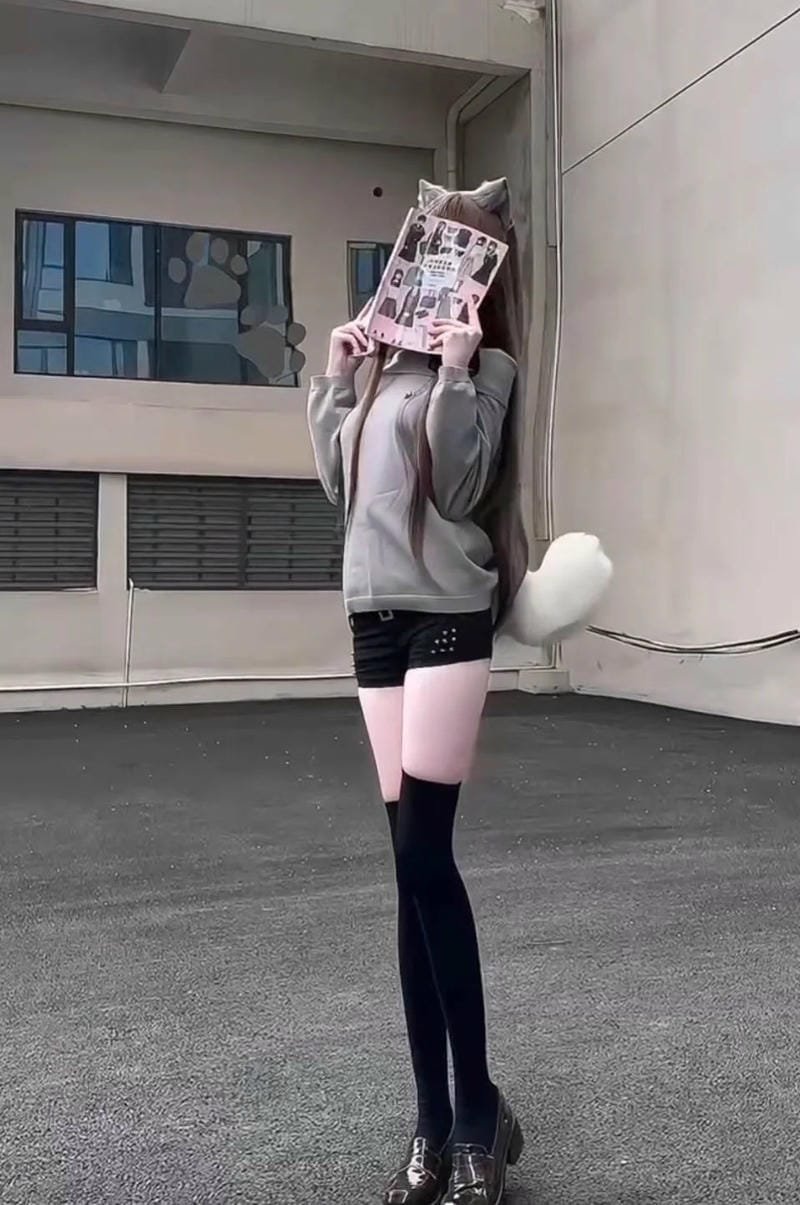 hình ảnh cosplay đuôi mèo 13