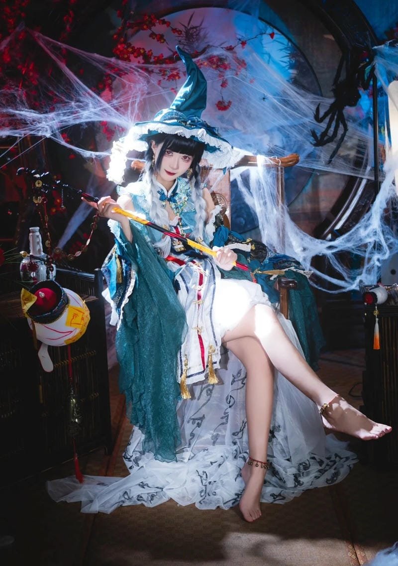 hình ảnh cosplay nữ phù thủy 24