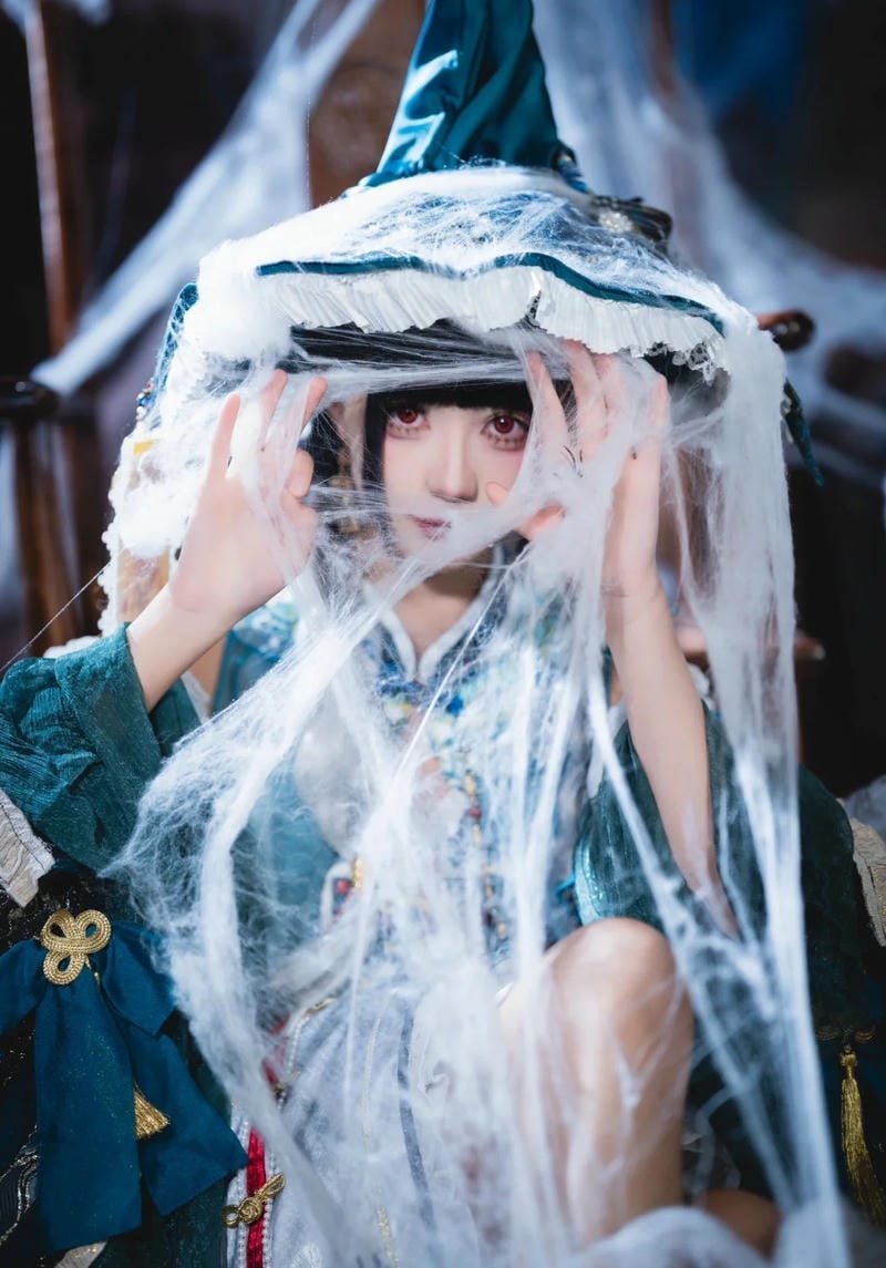 hình ảnh cosplay nữ phù thủy 28