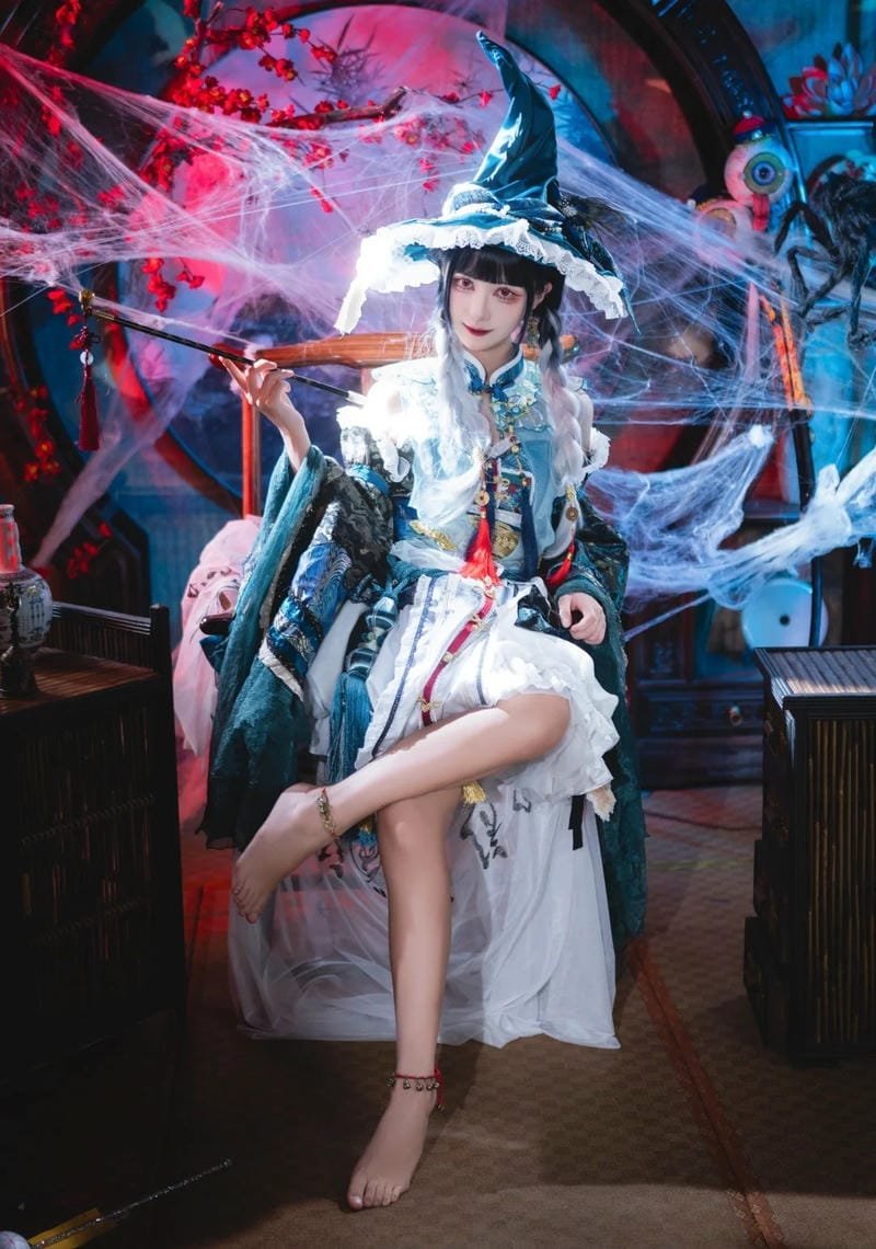hình ảnh cosplay nữ phù thủy 30