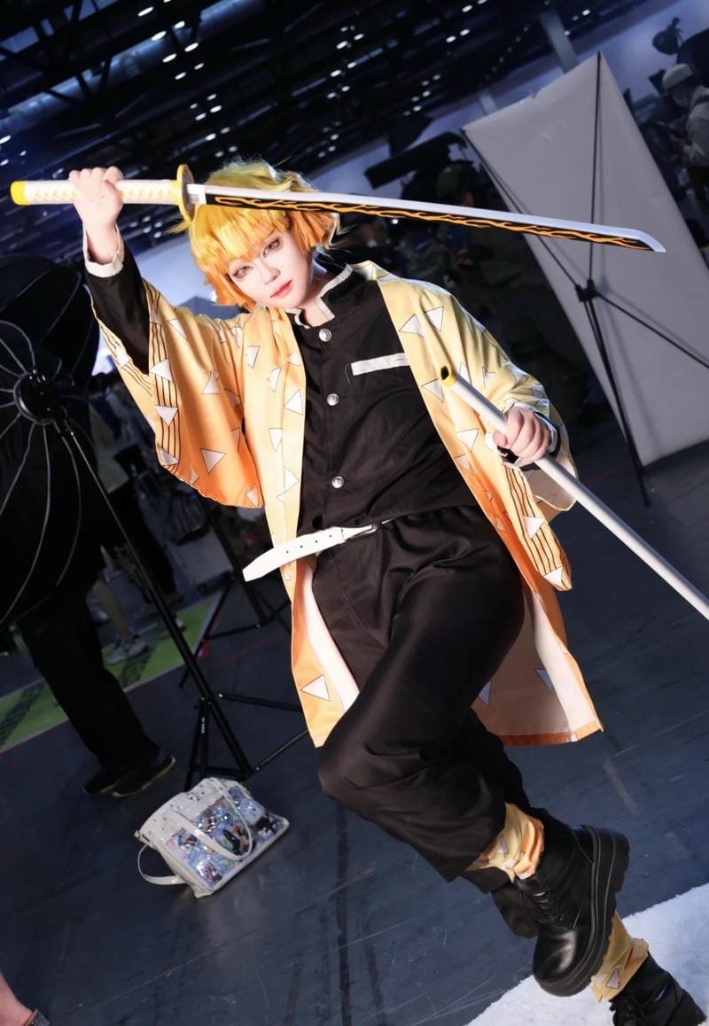 hình ảnh cosplay zenitsu 11