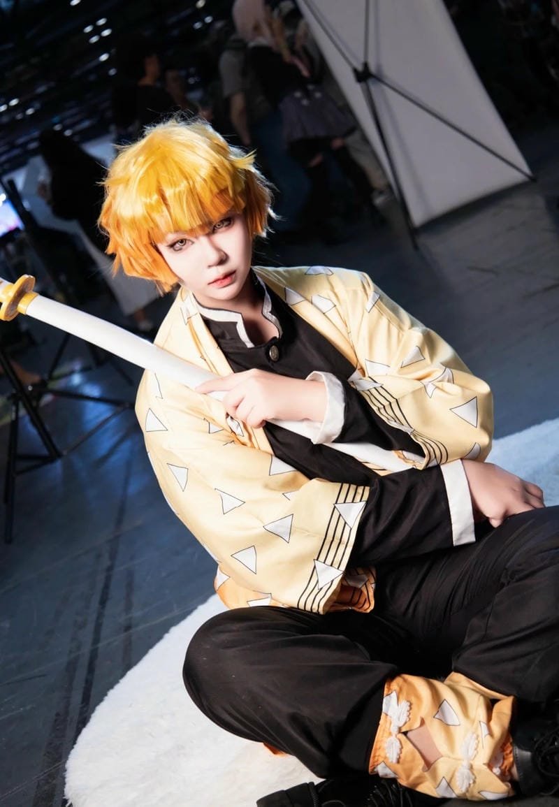 hình ảnh cosplay zenitsu 13