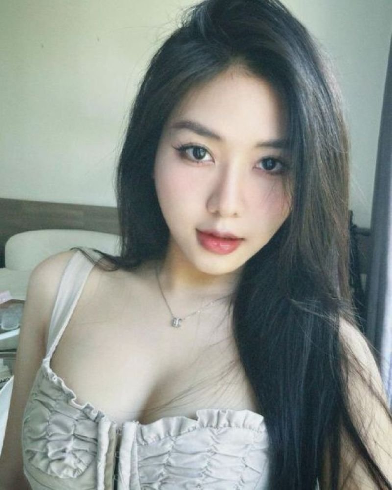 hình ảnh gái xinh khoe ngực 13
