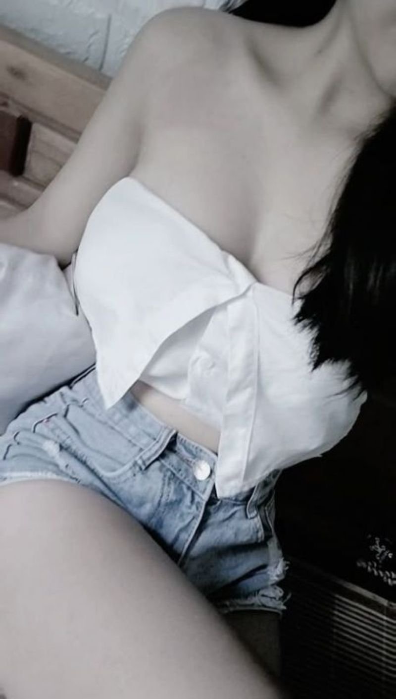 hình ảnh gái xinh khoe ngực 20