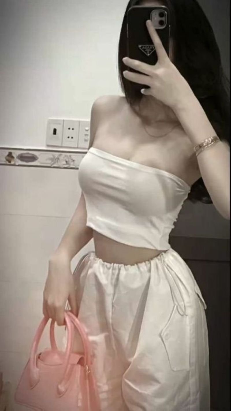 hình ảnh gái xinh khoe ngực 24