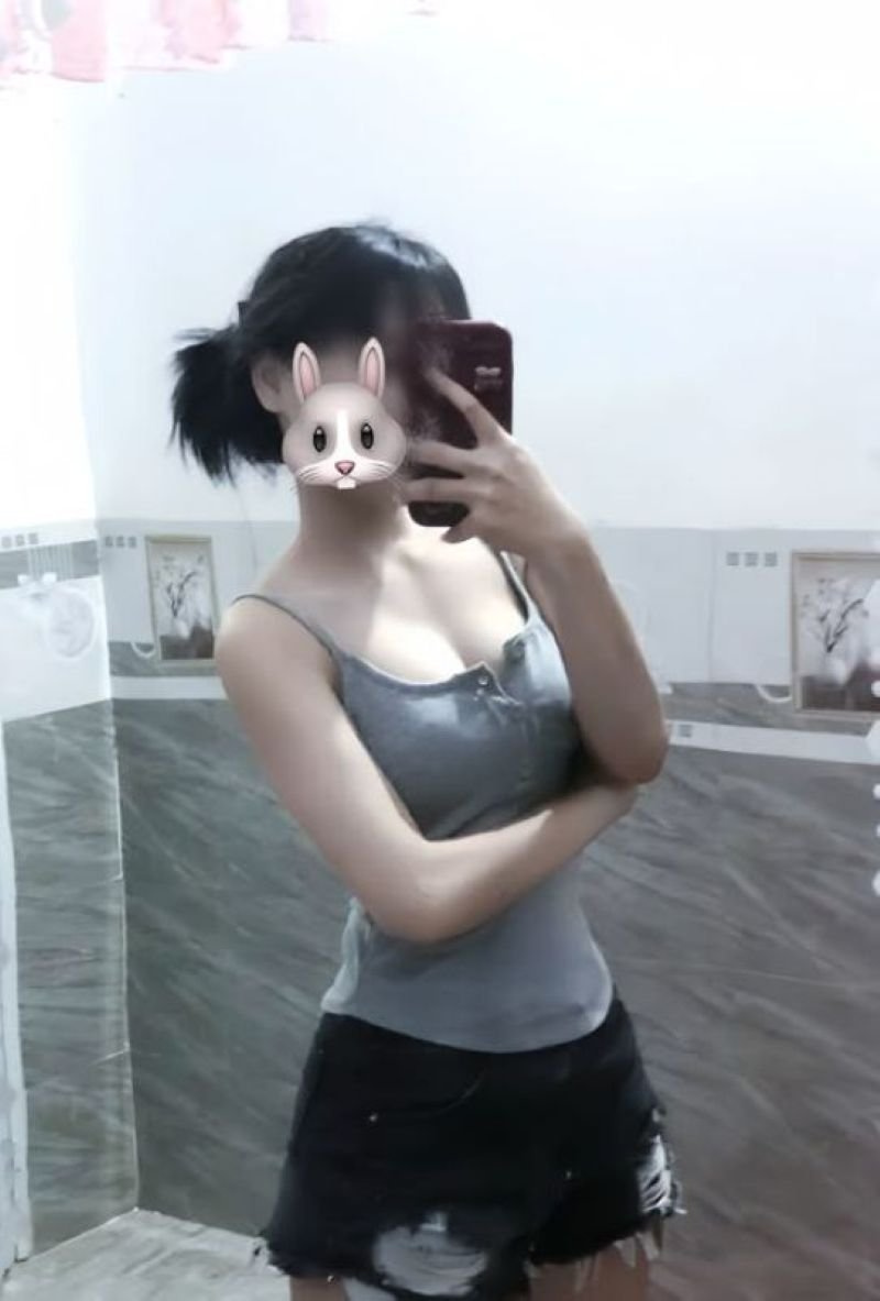 hình ảnh gái xinh khoe ngực 27
