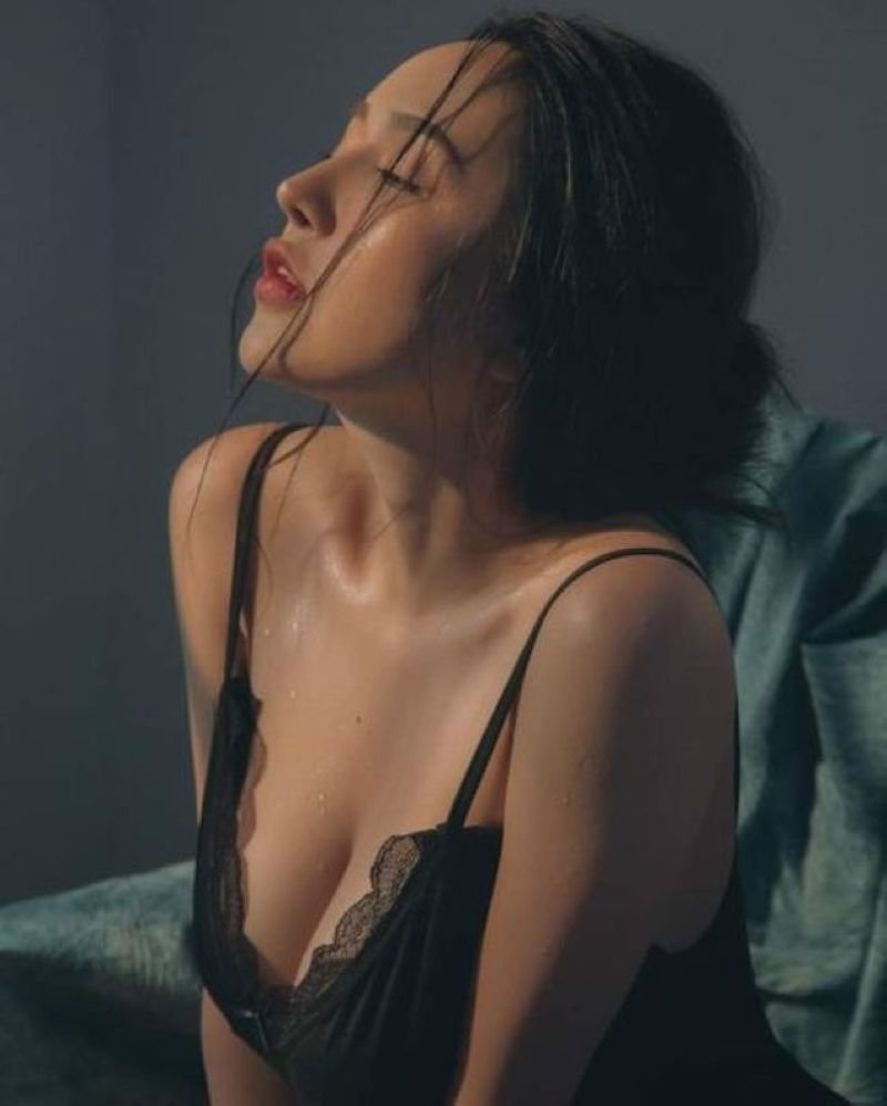 hình ảnh gái xinh khoe ngực 9